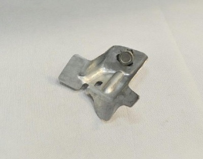 Кронштейн цилиндра пневматической. 5q0823402b vw golf passat arteon audi a3 rs3 фото №1