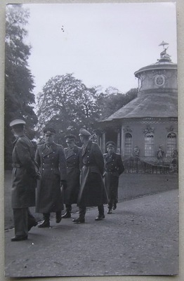 Wehrmacht III Rzesza oficerowie niemieccy koło rotundy