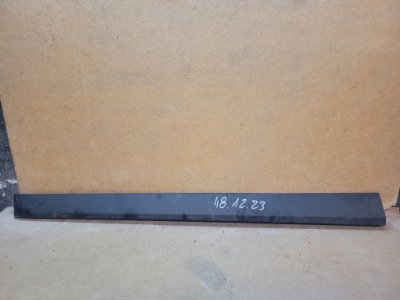 Молдинг лівий перед kia stonic фото №1