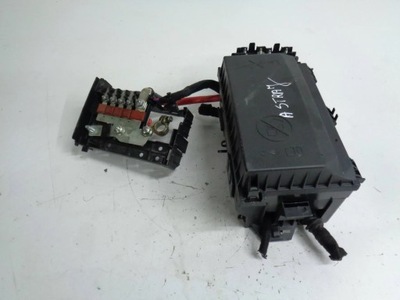 Opel astra j коробка запобіжників klema13318784 фото №1