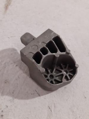 Кронштейн кронштейн радиатора правое maserati ghibli фото №1