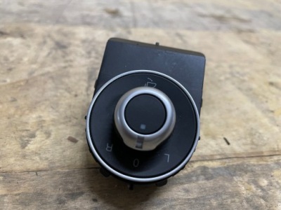 Alfa romeo giulia перемикач дзеркал 1561181990 фото №1