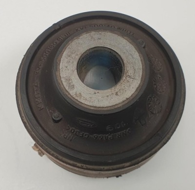 Резиновый элемент втулка кузов задняя land discovery iv l319 фото №1