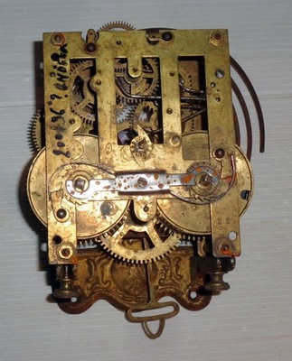 Stary mechanizm zegarowy .