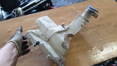 Vw passat b6 заливная горловина бачок омывателя фото №1