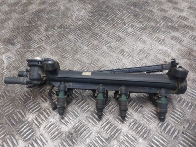 Молдинг упорскування seat toledo 2 1.6 8v 06a133317a 037906031aa фото №1