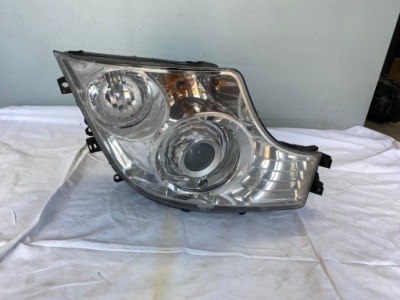 Mercedes actros bi ксенон 9608200739 правая лампа фото №1