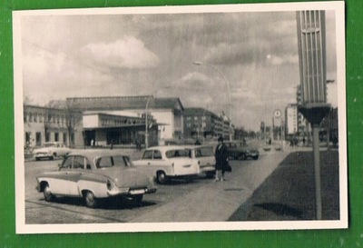 STARY SAMOCHÓD NA STAREJ FOTOGRAFII