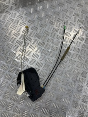 Замок дверь правый задний  suzuki swift mk8 17- фото №1