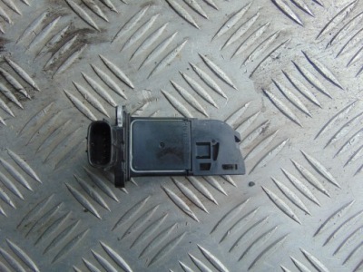 Toyota avensis t27 витратомір 22204-26010 09- фото №1