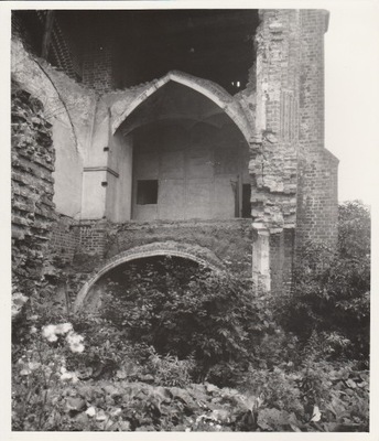 GUBIN (pow. krośnieński). Ruiny kościoła farnego