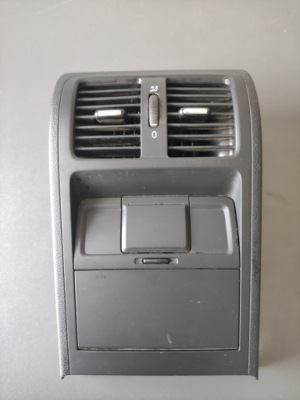 Решітка обдув vw passat b6 задня фото №1