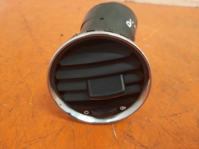 Peugeot 308 sw 07-11 решётка обдув левая перед фото №1