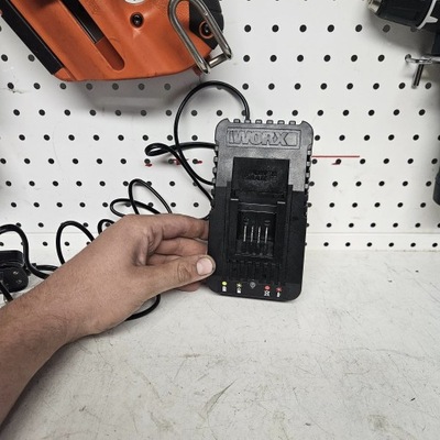 Ładowarka WORX WA3880 20V 2A