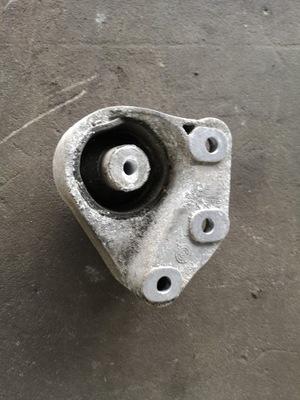 ŁAPA PODPORA MOSTU AUDI A8 D2 4.2 4D0599133C