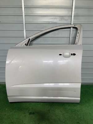 Двері лівий перед передні jaguar e-pace 17-20 фото №1