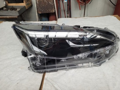 Yaris cross - лампа передняя правая фото №1