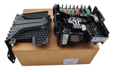 Новий оригінал модуль запобіжник 9675349880 citroen c4 picasso фото №1