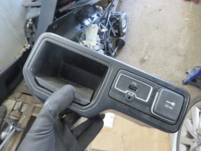 Роз'єм port usb прикурювач jeep renegade 07356934240 ? фото №1