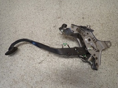 Toyota auris 1.3i 06- педаль сцепления фото №1