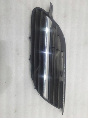 Решітка решітка радіатора бампера ліва almera tino 9381m010 фото №1