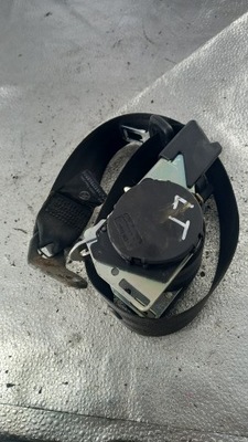 Pas левый задняя skoda fabia 1.4b hb 06r фото №1