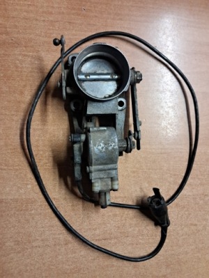 Дросельна заслінка mercedes w123 w124 m102 72062402 0055458624 фото №1