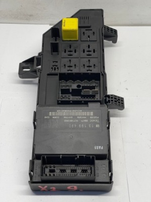 Коробка модуль opel оригинальный номер 13181984 фото №1