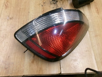 Kia rio ii лампа права задня europa фото №1