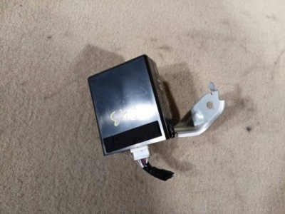 Модуль блок управления шлюз toyota prius plus 2015 86572-47091 фото №1