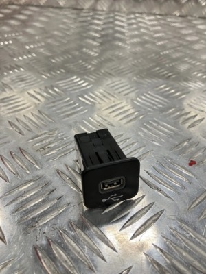 Разъём port usb jeep renegade 14- 735600659 фото №1