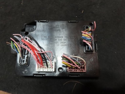 Renault twingo iii fl модуль bcm 284b12714r фото №1