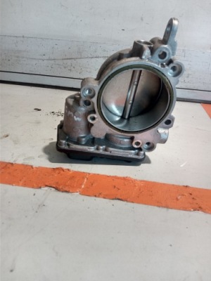 Bmw 5 g30 дросельна заслінка 8623324 2.0 i фото №1