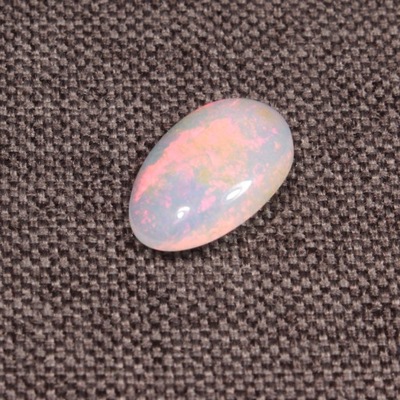 Opal z Etiopii kaboszon ok. 15x10 mm OPA1580