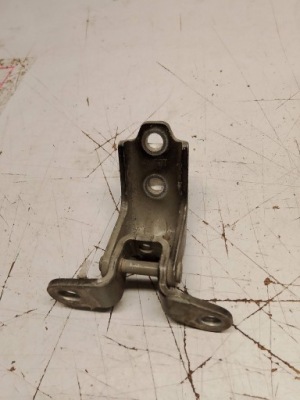 Kia soul петля дверь перед dół 1120075 фото №1