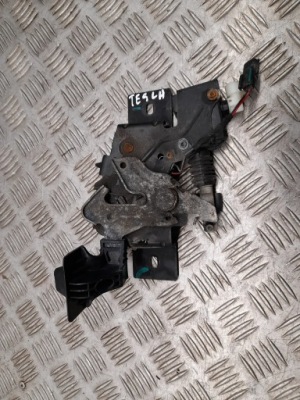 Tesla model s 600757200e з передній замки фото №1