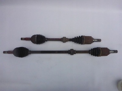 Привідний вал права перед nissan cube 1.4 b 02- фото №1