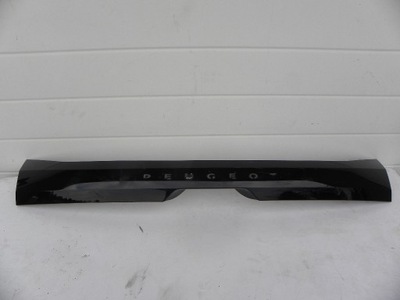 Peugeot 208 ii задня накладка кришки задня 2020 r фото №1