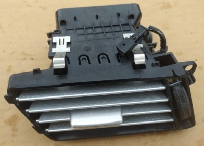 Решітка обдув лівий перед mercedes e klasa w212 2009-2016 фото №1