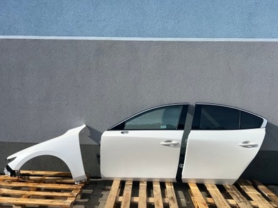 Mazda 3 bp крила лівий sedan rok 2020 колір 25d фото №1