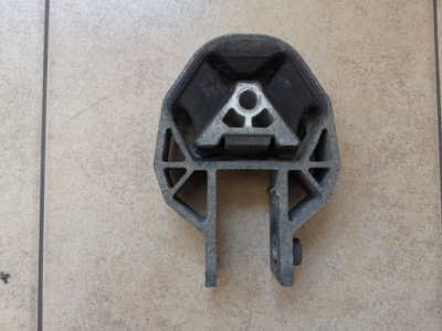 Volvo s40 v50 кронштейн подушка двигателя 4n516p082fb фото №1