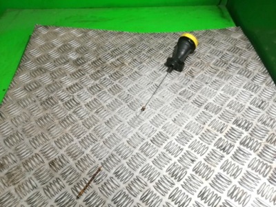 Nissan renault trafic 2.0dci щуп щуп оливи 8200825703 фото №1