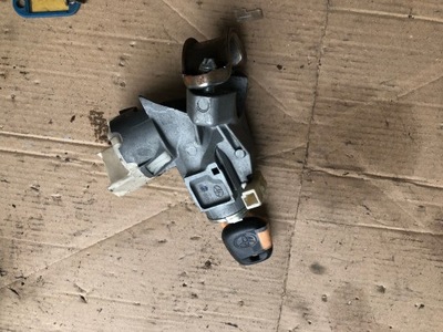 Toyota yaris ii замок запалювання ключ pilot фото №1