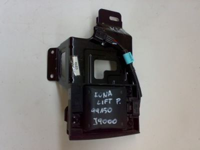 Hyundai kona lift датчик задній радар правий фото №1