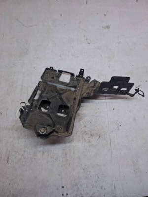 Opel insignia b основание полка аккумулятор 84221669 фото №1