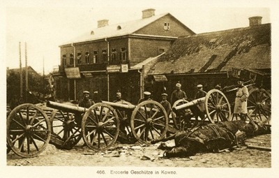 KOWNO- Zdobyte działa-ok. 1915 armaty zabite konie