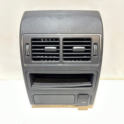 Jaguar f-pace lift задняя воздуховод решётка туннель бардачок фото №1