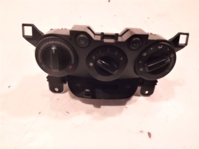 Панель кондиціонера 07-14 mazda 2 фото №1