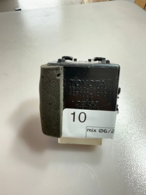 Lexus ct 200h 2013 реле омивача фото №1