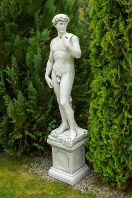 Rzeźba na Postumencie Dawid M.Anioła z Betonu
